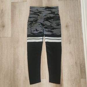 Highwaisted Grey And Black Camo Print Booty Lift Leggings
